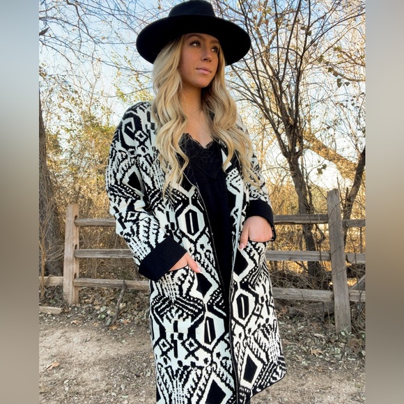 LOVESTITCH Cardigan - Picture 2 of 5